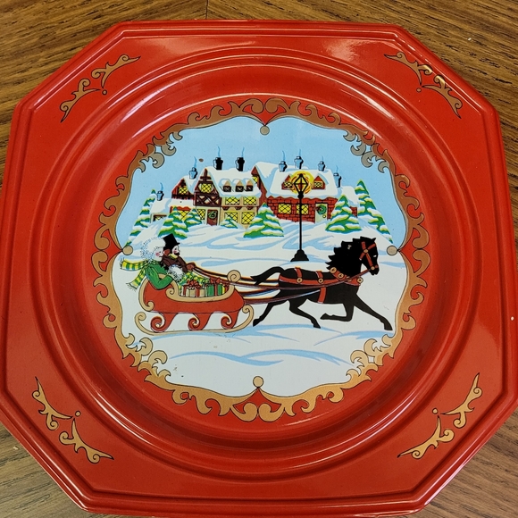 VINTAGE CHRISTMAS PLASTIC SERVING TRAY ~ 9” X 9” Winter Wonderland - Picture 1 of 8